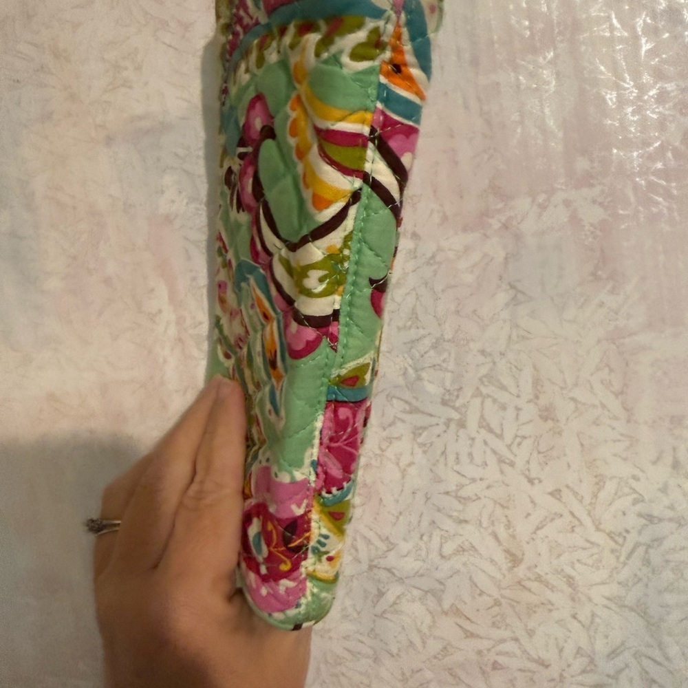 Vera Bradley Clutch, Smart Phone Floral Wristlet In Tutti Fruity, Ultra Feminine - Picture 4 of 8